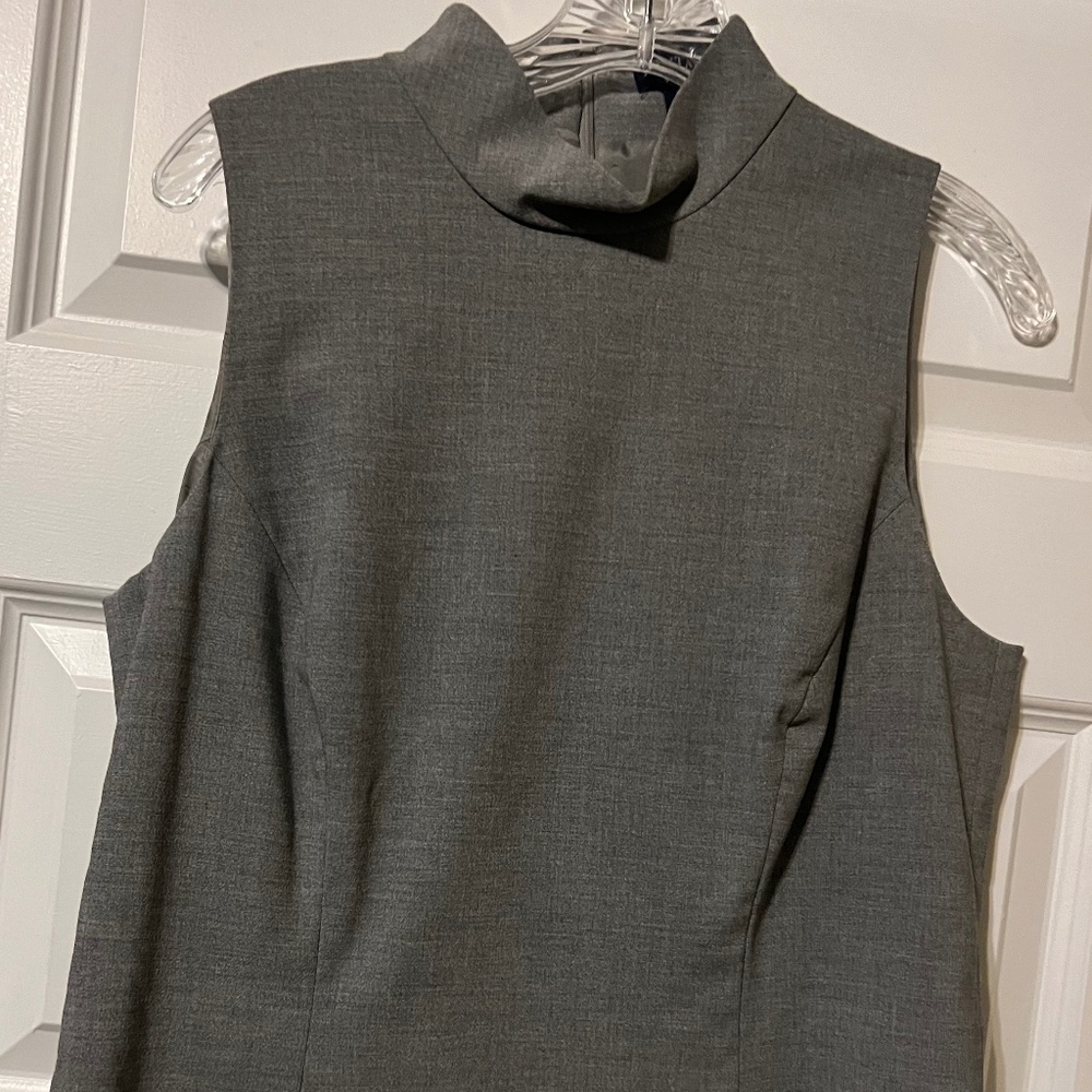 Ann Taylor Stretch  Crew Neck Sleeveless Top